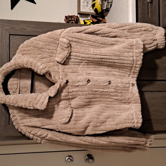 New Plush fleece button up jacket - Picture 13 of 15